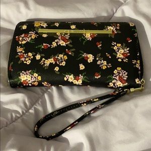 Women’s wristlet wallet STEVE MADDEN